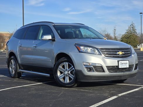Used 2015 Chevrolet Traverse LT image 2
