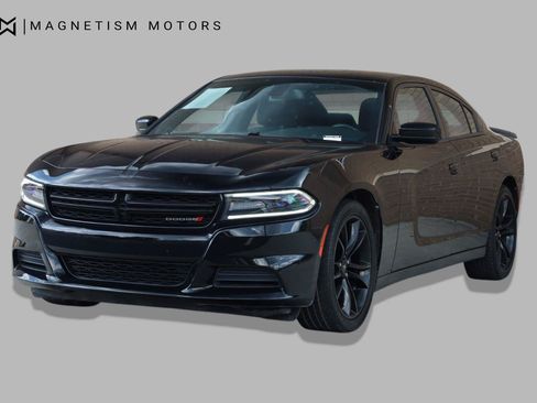 Used 2017 Dodge Charger SE w/ Power Sunroof Group RWD image 6