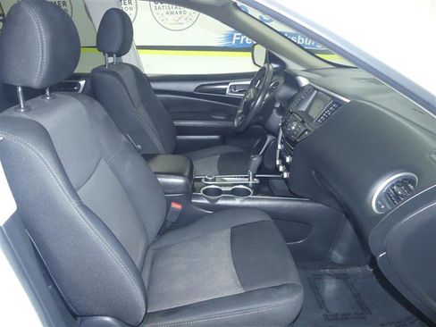 Used 2019 Nissan Pathfinder SV image 9