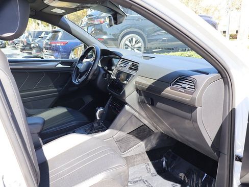 Used 2023 Volkswagen Tiguan SE R-Line image 28