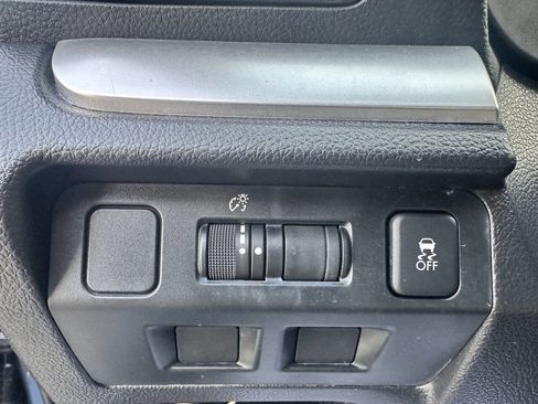 Used 2017 Subaru Crosstrek 2.0i Premium image 23