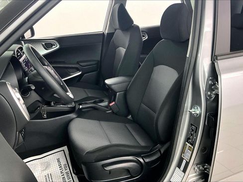 Used 2025 Kia Soul LX FWD image 20