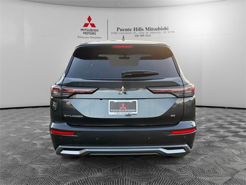 New 2026 Mitsubishi Outlander SE image 6