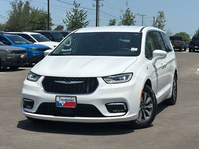 Used 2022 Chrysler Pacifica Touring-L