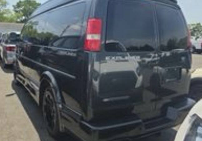 Used 2018 Chevrolet Express 2500 w/ Enhanced Convenience Package RWD image 7