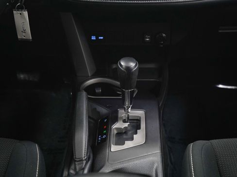 Used 2018 Toyota RAV4 XLE AWD/4WD image 17