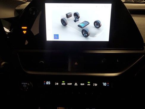 Used 2024 Lexus UX 250h AWD w/ Premium Package image 17