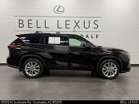 Used 2022 Toyota Highlander Limited image 3