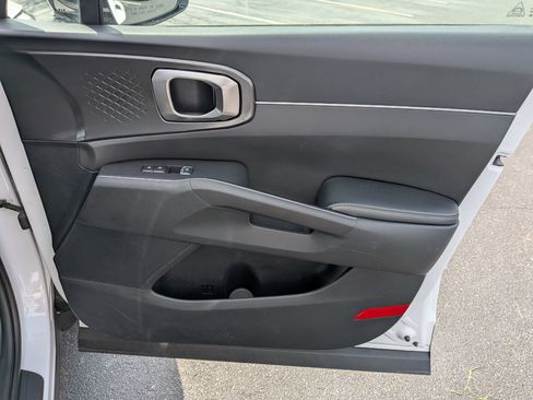 Used 2024 Kia Sorento S image 33