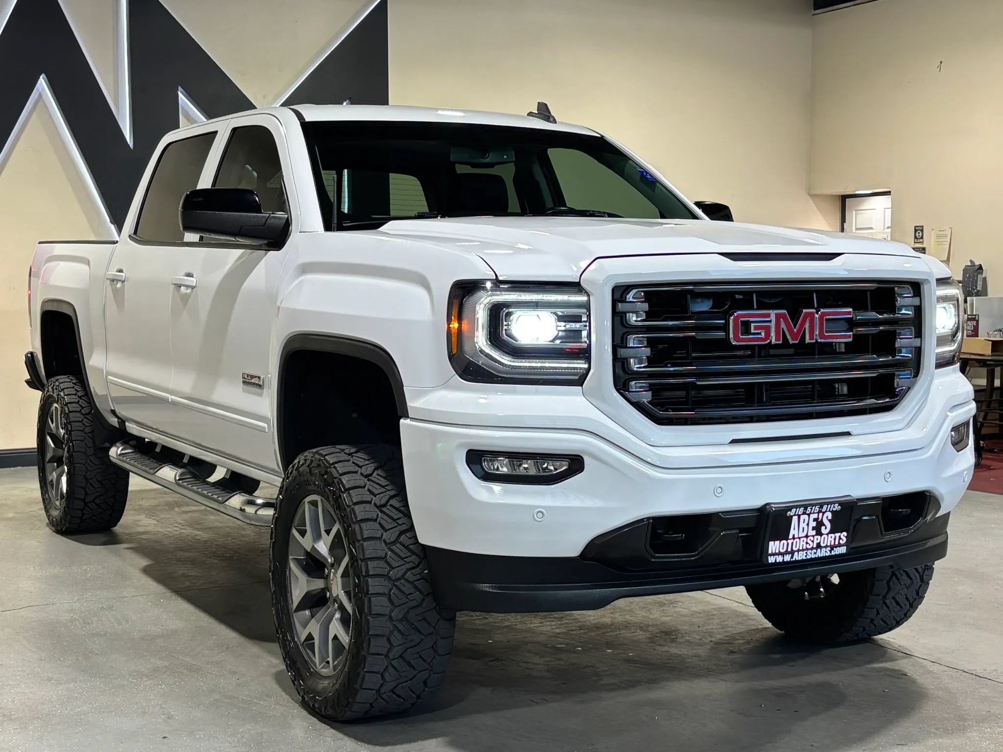Used 2017 GMC Sierra 1500 SLT AWD/4WD image 3