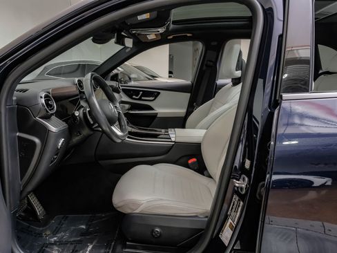 Used 2024 Mercedes-Benz GLC 300 4MATIC w/ AMG Line image 4