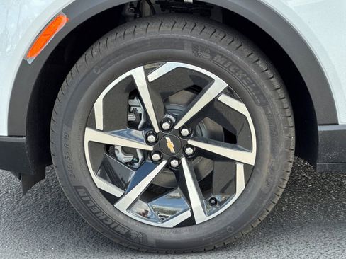 New 2026 Chevrolet Equinox EV LT image 23