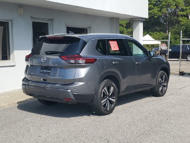 Certified 2025 Nissan Rogue SL w/ SL Premium Package FWD image 8