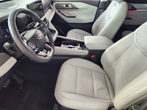 Used 2026 Ford Explorer Platinum w/ LUX Leather Package AWD/4WD image 12