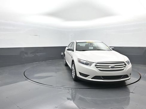 Used 2018 Ford Taurus Limited FWD image 3