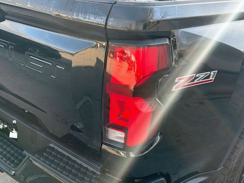 Used 2025 Chevrolet Colorado Z71 w/ Technology Package image 28