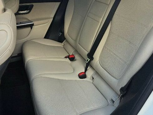 Used 2025 Mercedes-Benz GLC 300 image 14