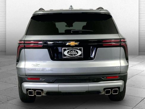 Used 2024 Chevrolet Traverse LT AWD/4WD image 3