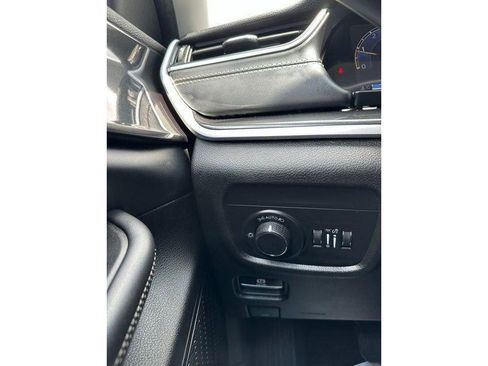 Used 2023 Jeep Grand Cherokee Laredo AWD/4WD image 33