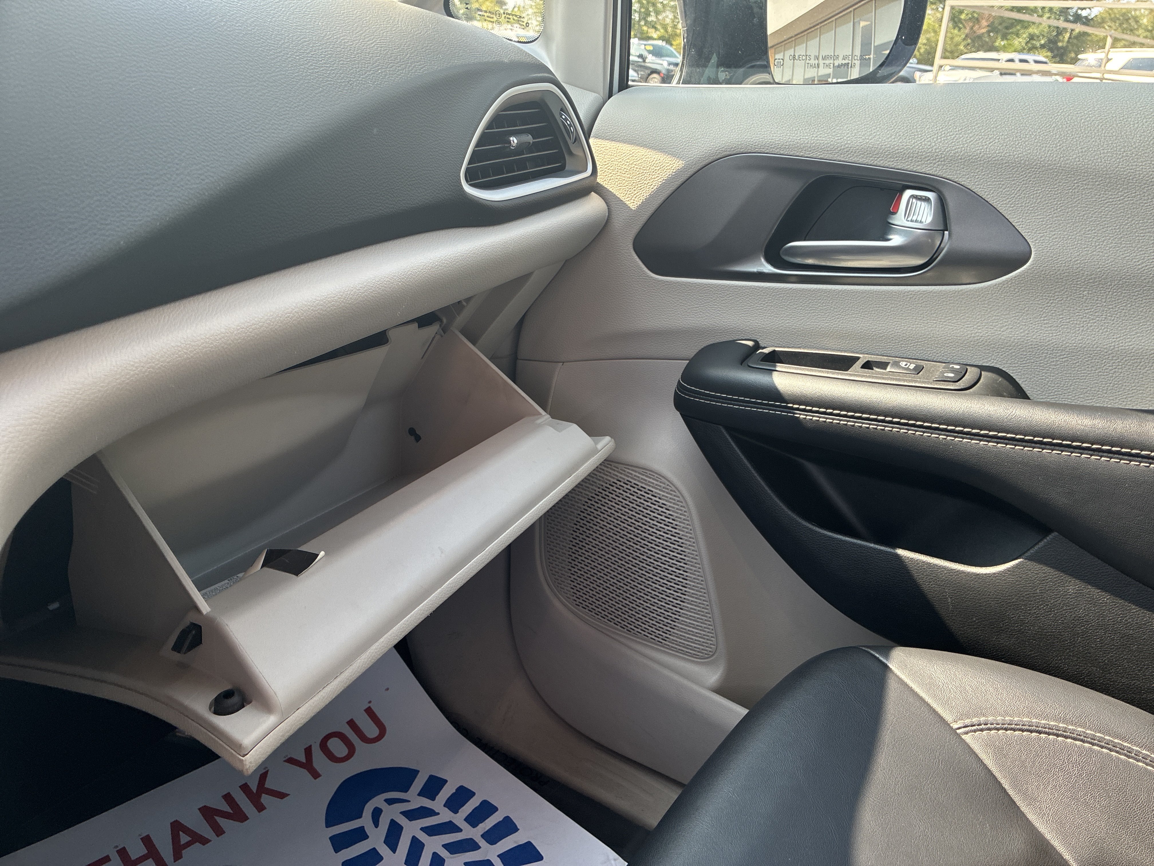 Used 2024 Chrysler Pacifica Touring-L FWD image 30