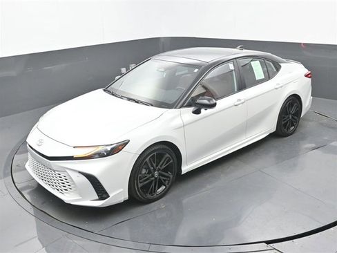 Used 2025 Toyota Camry XSE w/ Premium Plus Package image 31