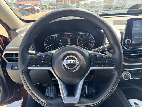 Used 2024 Nissan Altima 2.5 SV FWD image 14