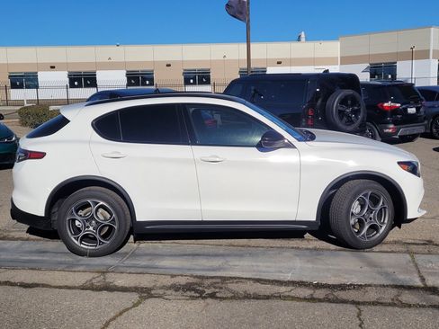 Used 2025 Alfa Romeo Stelvio Sprint AWD/4WD image 4