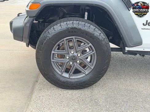 Used 2025 Jeep Wrangler Unlimited Sport AWD/4WD image 25