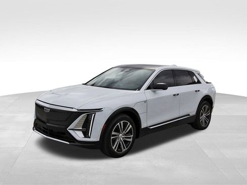 New 2026 Cadillac Lyriq Luxury image 2