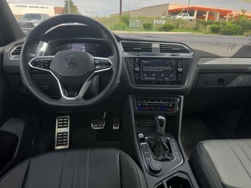 Used 2023 Volkswagen Tiguan SE R-Line AWD/4WD image 3