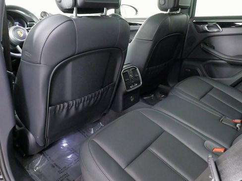 Used 2024 Porsche Macan image 38