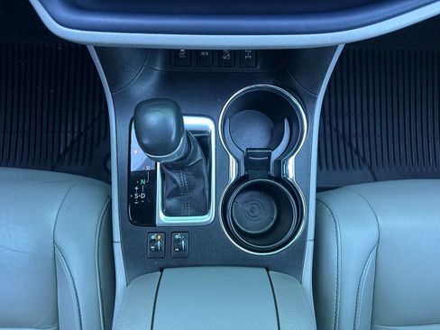 Used 2019 Toyota Highlander XLE image 28