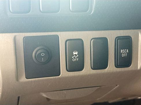 Used 2011 Toyota Tacoma 4x4 Regular Cab image 11
