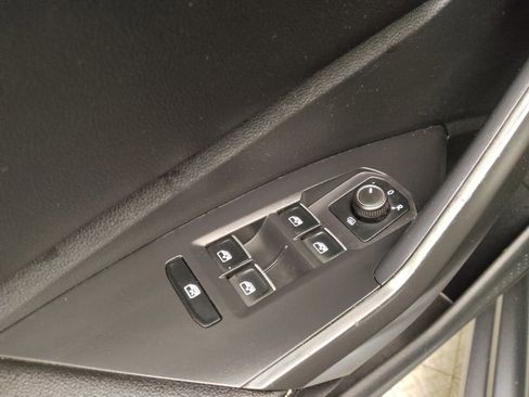 Used 2023 Volkswagen Jetta SE FWD image 27