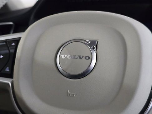 New 2026 Volvo XC90 B6 Ultra w/ Protection Package image 30