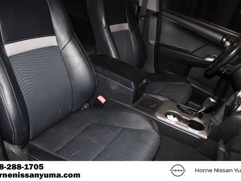 Used 2014 Toyota Camry SE w/ Moonroof Package FWD image 6