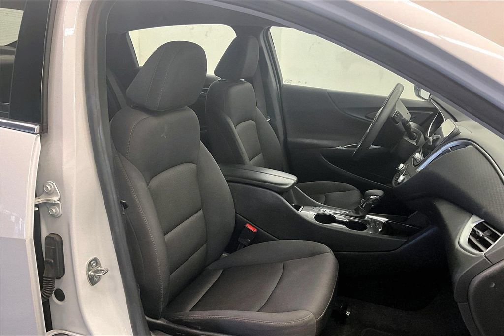 Used 2024 Chevrolet Malibu LT FWD image 6