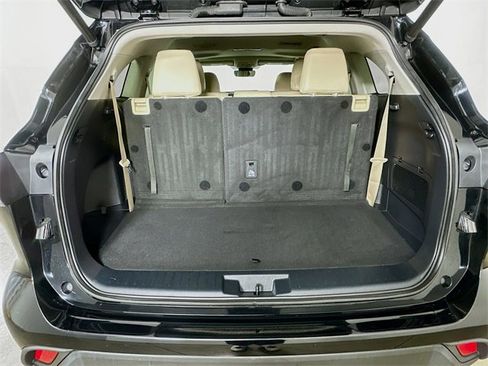 Used 2022 Toyota Highlander XLE image 34