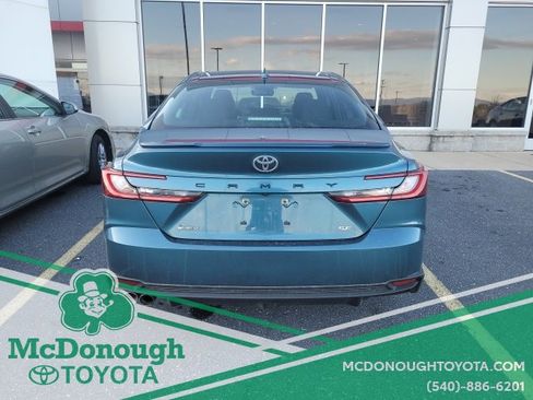 Used 2025 Toyota Camry SE w/ Convenience Package image 6