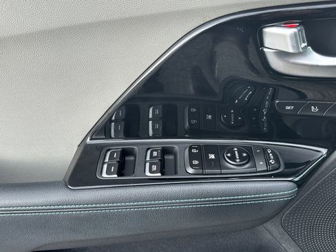 Used 2019 Kia Niro EX Premium w/ Sunroof Package image 11