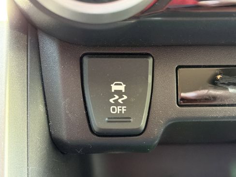 Used 2025 Toyota RAV4 LE AWD/4WD image 9