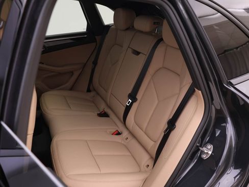 Used 2025 Porsche Macan image 10