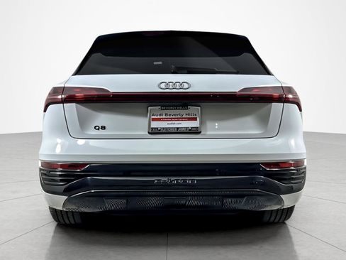 Used 2024 Audi Q8 e-tron Premium image 4