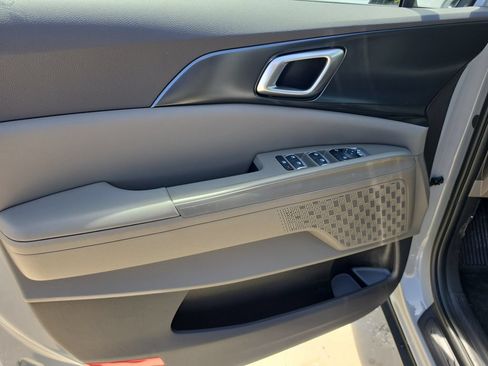 New 2027 Kia Carnival LX FWD image 18