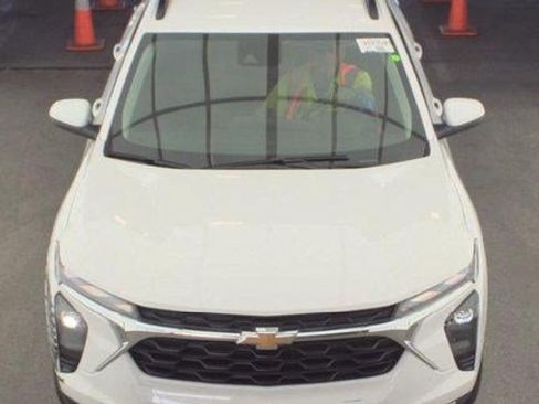 Used 2024 Chevrolet Trax LT w/ Driver Confidence Package image 3