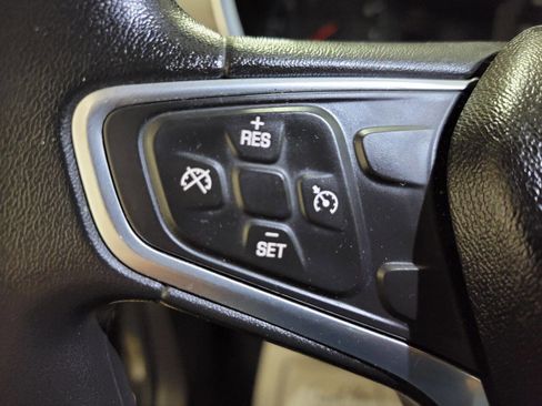 Used 2018 Chevrolet Equinox LS image 24