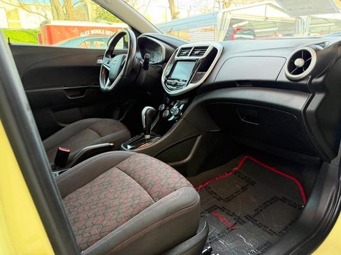 Used 2017 Chevrolet Sonic LT w/ Convenience Package image 28