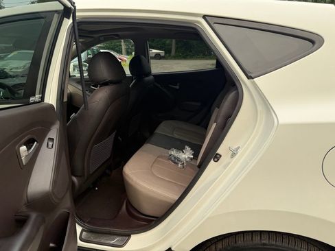 Used 2011 Hyundai Tucson Limited w/ Premium Pkg 3 AWD/4WD image 15