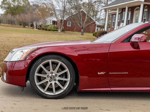 Used 2007 Cadillac XLR V image 4