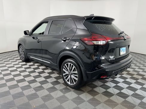 Used 2021 Nissan Kicks SR image 2